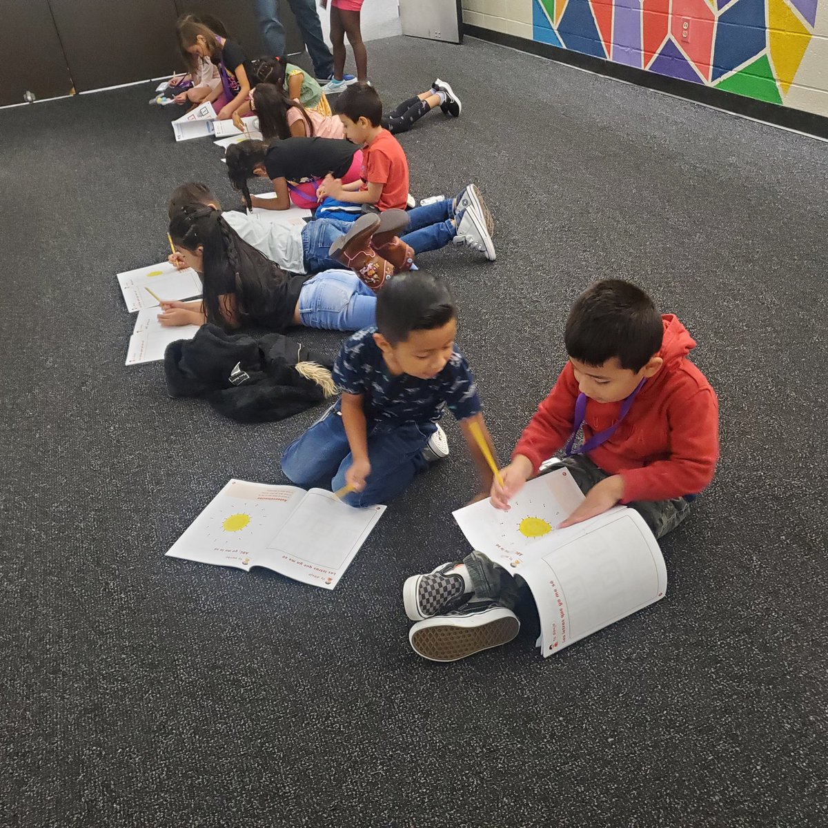 KaiserKISD's tweet photo. Students turning restroom breaks into learning opportunities in Kindergarten #learningisthegreatestadventure @KleinISD @KISD_Literacy https://t.co/CIGtGuHsMJ