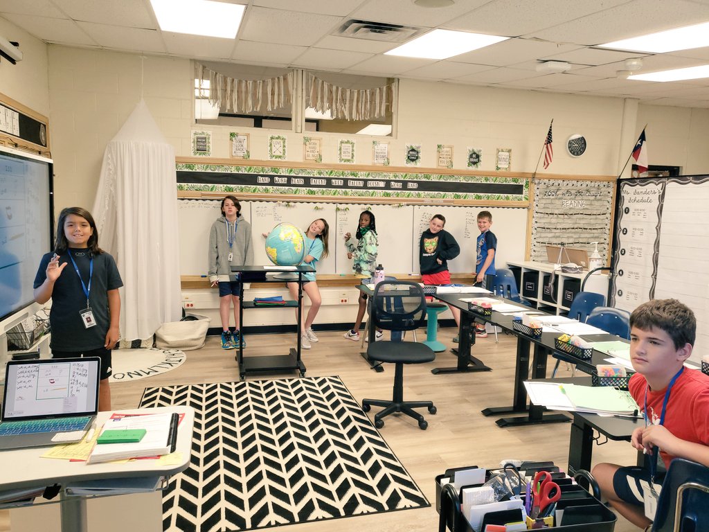 SandersSays080's tweet photo. I ❤️ my job! There is something to smile about EVERY day😁 #untileveryonecanreadANDwrite
#RISDbelieves #CCEbelieves #Dyslexia https://t.co/LITrQY2wB7