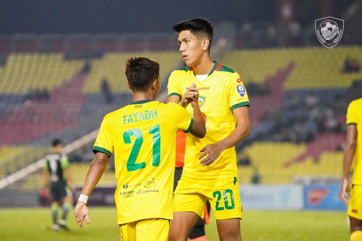 kda_fc's tweet photo. Fayadh Zulkifli menjaringkan gol ke-2 KDA FC! 👊

MELAKA UNITED FC 0 - 2 KDA FC

⚽ 13' Mahmoud Al-Mardi
⚽ 83' Fayadh Zulkifli

#KDAFC #PulunKedahPulun #SangKenari #BiarJasaJadiKenangan #2022season #LS18 #MLUKDA https://t.co/cJN0JRbapA