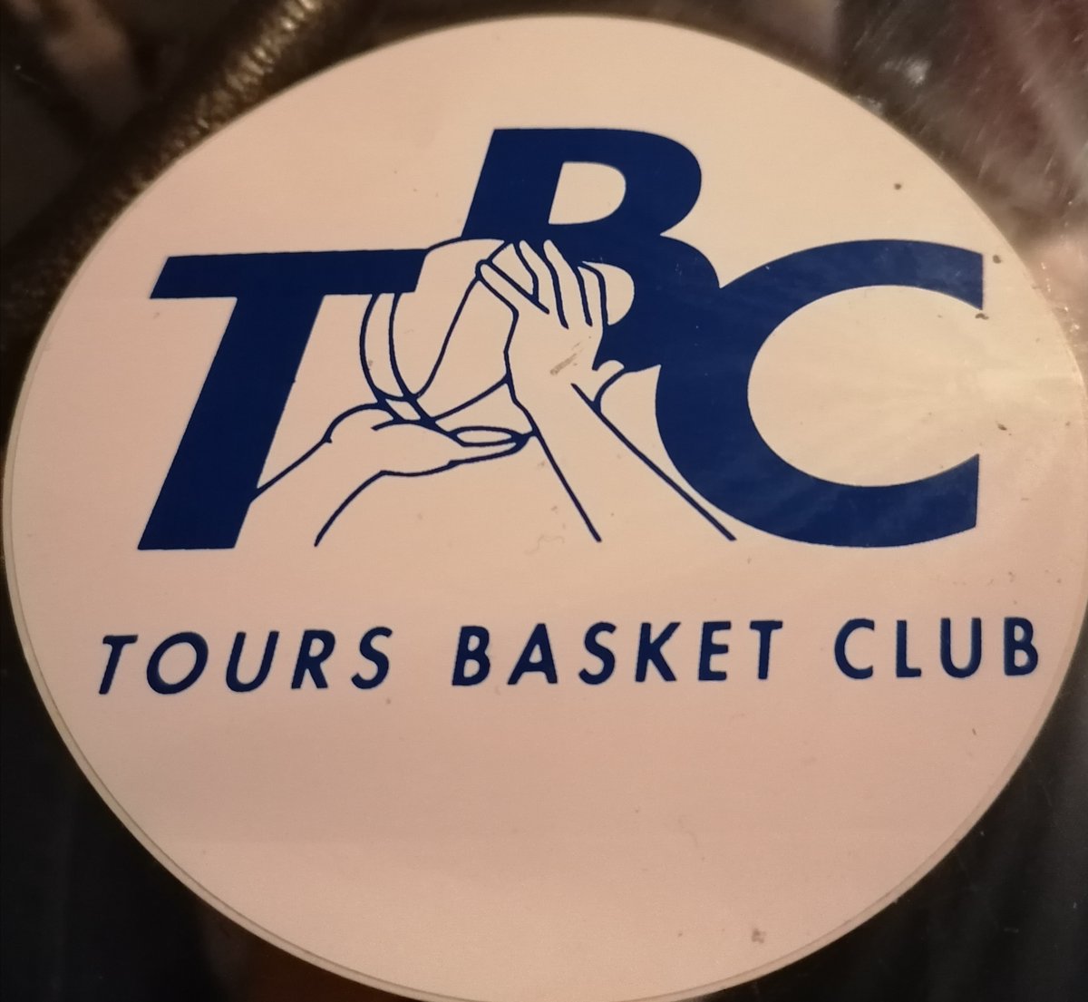 RetroBasket37's tweet photo. 🏀
#LaRetro
De 𝟏𝟗𝟖𝟏 à 𝟏𝟗𝟗𝟕 le #ToursBC et je dis bien 𝑻𝒐𝒖𝒓𝒔𝑩𝑪 a vu défiler sur le parquet de #Grenon 43 américains sur une voire deux saisons mais dans le lot, certains furent bien plus éphémères.
⏰RDV 18h pour la 1re partie #Lesephemeres
🏀 https://t.co/tU66rkIh9T