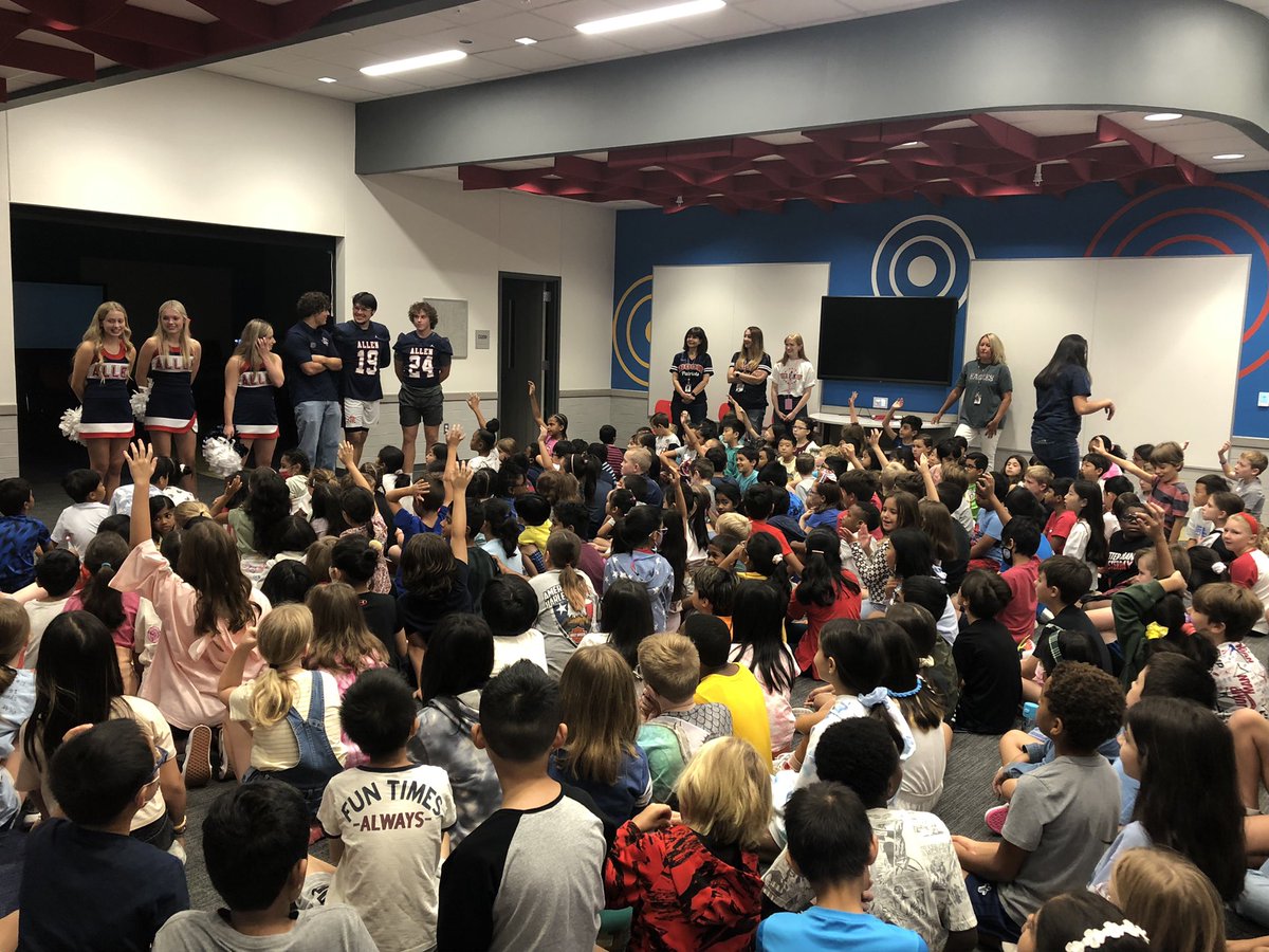 CoachCockerill's tweet photo. Eagle Pride was Alive this morning at Boone Elementary‼️Nothing like a Game Day in Allen, TX‼️ 🅰️🆙

@BoonPatriots @alleneaglesfb @CoachLWig https://t.co/T67tgGi4Y8