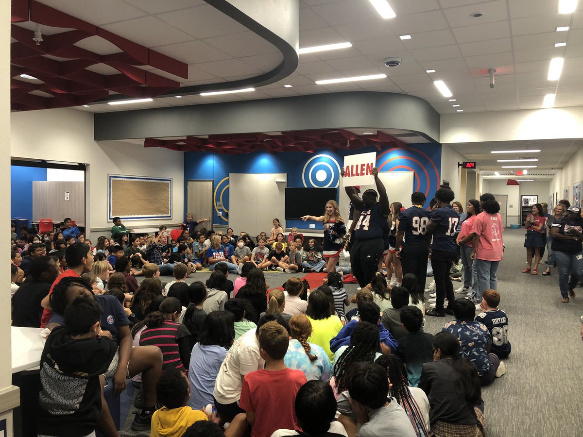 CoachCockerill's tweet photo. Eagle Pride was Alive this morning at Boone Elementary‼️Nothing like a Game Day in Allen, TX‼️ 🅰️🆙

@BoonPatriots @alleneaglesfb @CoachLWig https://t.co/T67tgGi4Y8