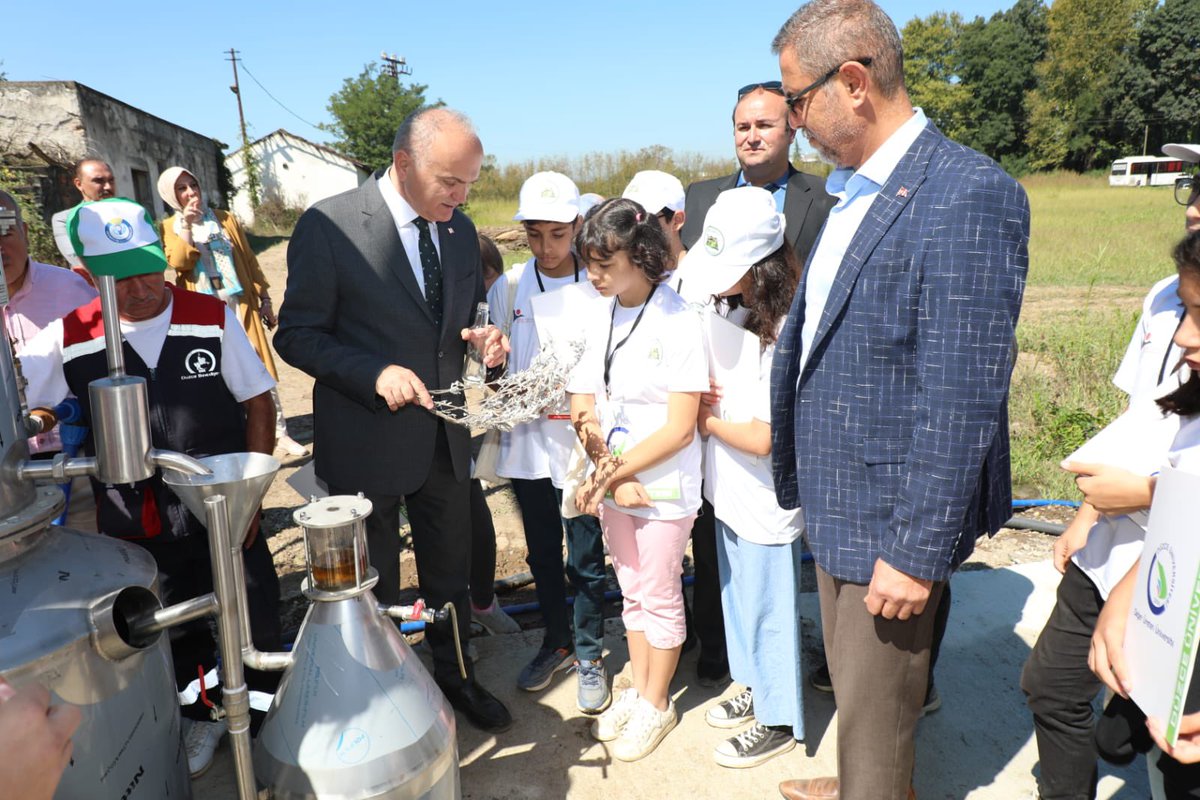 Tarım ülkemizin ve dünyanın geleceğidir. 

Düzce Belediyesi olarak; gençlerimize ve çocuklarımıza modern tarım uygulamaları alanında rehberlik ediyoruz. 

Onları toprağın bereketiyle buluşturuyoruz 👩‍🌾🌾🍃🍀