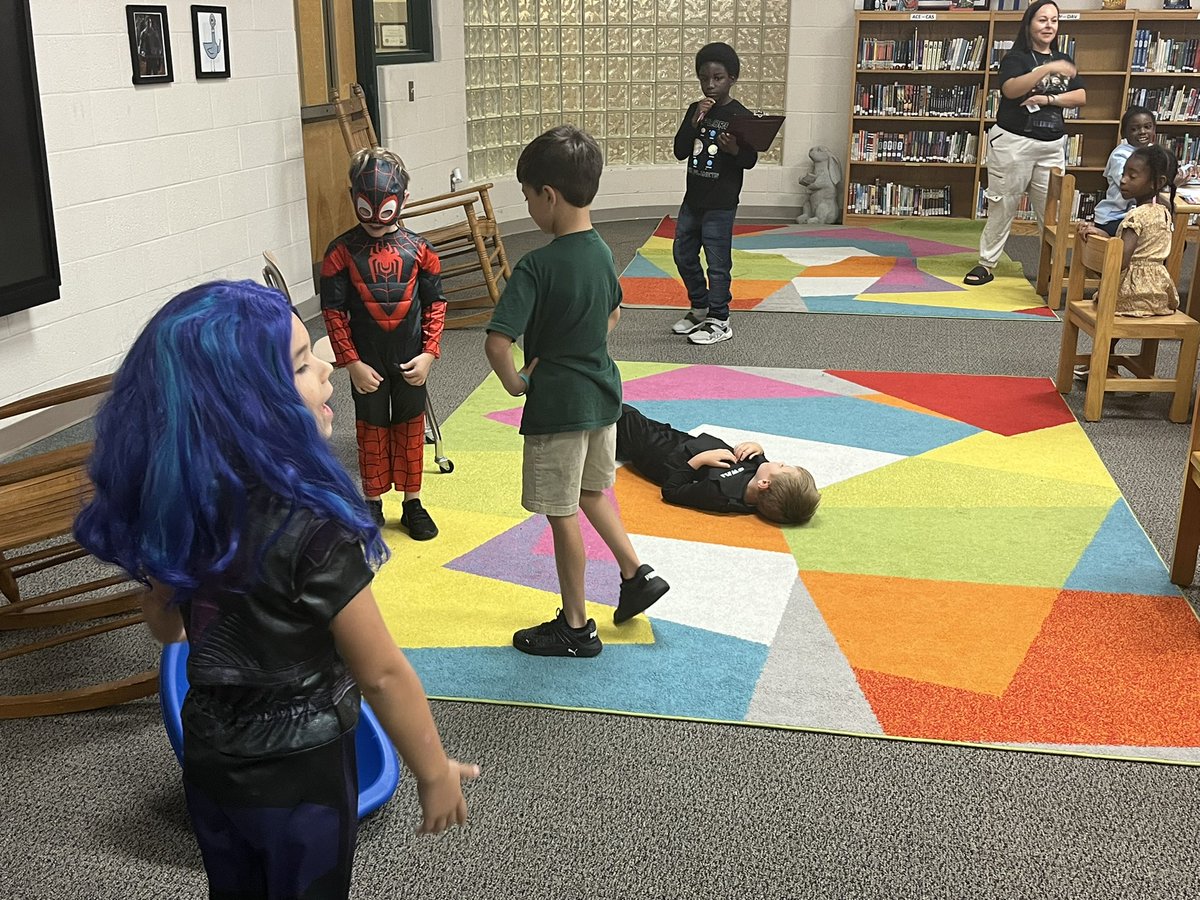Story retell! Before putting events in order, these first graders acted out scenes from a book in library today, complete with choral responses from their classmates. Are they adorable? Yes. Are they engaged? Absolutely. #SumnerAchieves <a href="/VSEsuperstars1/">VSE@superstars</a>