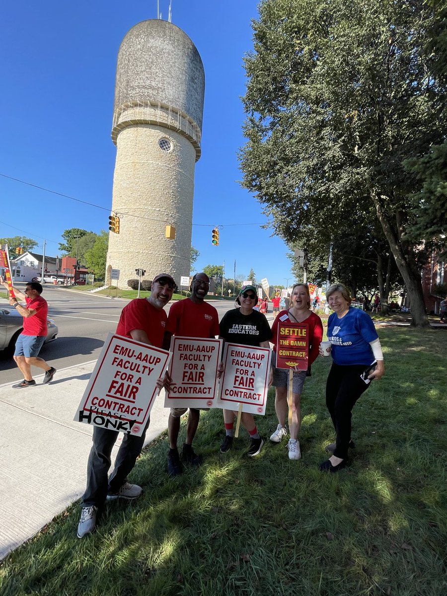 rweingarten's tweet photo. Walking the strike line w/ ⁦@EMUAAUP⁩ in Ypsilanti. These educators are fighting against the boss’ demand to raise health care premiums by 176%. ⁦@AFTunion⁩ ⁦@AAUP⁩ https://t.co/x8KFEnkUrh
