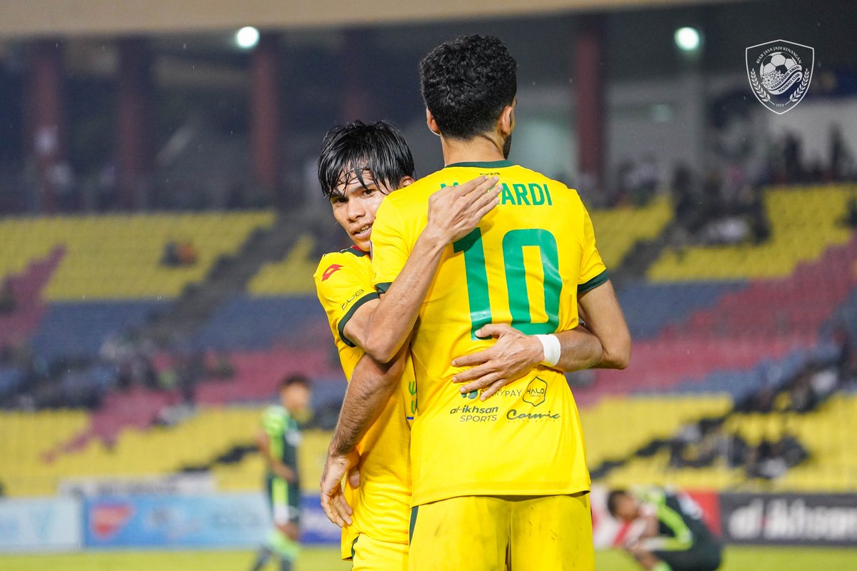 kda_fc's tweet photo. Mahmoud Al-Mardi dengan gol ke-3 pasukan KDA FC malam ini! 

MELAKA UNITED FC 0 - 3 KDA FC

⚽ 13' 89' Mahmoud Al-Mardi
⚽ 83' Fayadh Zulkifli

#KDAFC #PulunKedahPulun #SangKenari #BiarJasaJadiKenangan #2022season #LS18 #MLUKDA https://t.co/eo9jsmmc8w