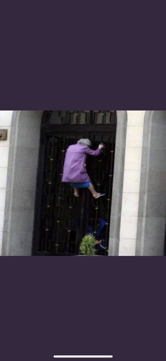 melooschh's tweet photo. Diana cennetin kapılarını kilitlettikten sonra Elizabeth #Elizabethin #QueenElisabeth #KingCharles https://t.co/guYOZUz52J