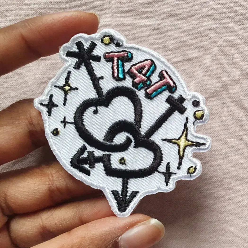 sofftpunk's tweet photo. just a lil reminder to check out all the queer shit I have in my lil store ✨ from waterproof stickers to hand screen printed tote bags, I'm sure you'll find something you like! pls RT to support a small queer creative business 🖌️
🔗 in bio 🌏 worldwide shipping 🎁 free gift 👀 https://t.co/akZdgh3XCX