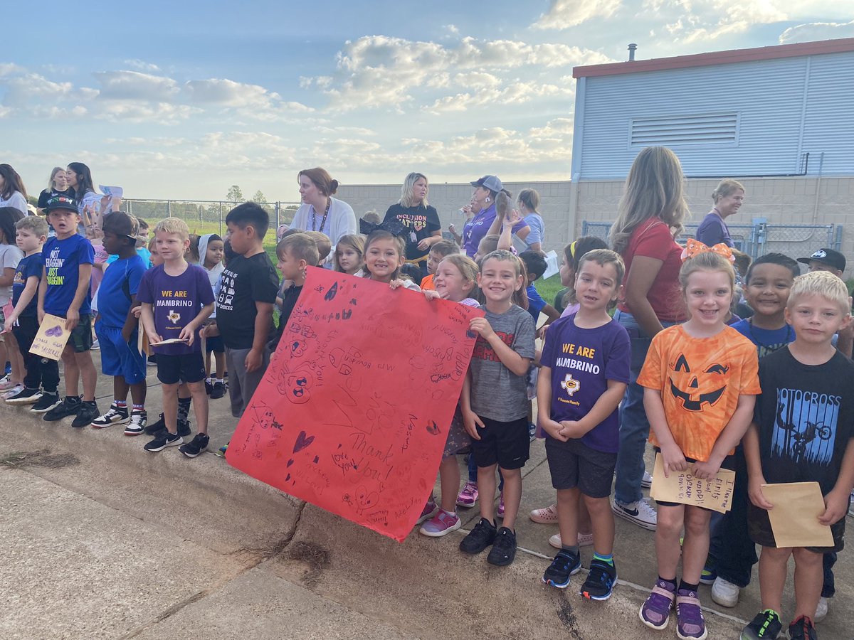 mambrinosteam's tweet photo. Thank you to all of the Hood County 1st Responders who participated in our parade today! We are forever grateful for you and your service! 
❤️🤍💙 @HeatherBoisjol1 @granburyisd https://t.co/iY9Ys3OFYd