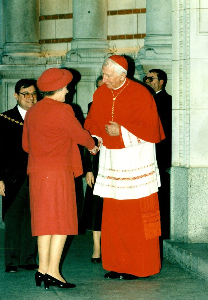 cusackandrew's tweet photo. The late Queen is said to have referred to Basil Hume as "my cardinal" and awarded him the Order of Merit in 1999. #catholicengland https://t.co/aZabnoNY0g