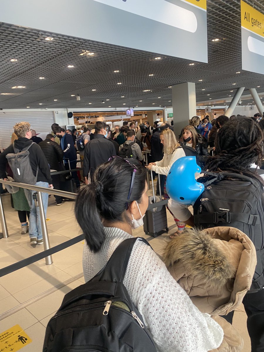 ECKYISTECHY's tweet photo. ⁦@Schiphol⁩  absolute shambles arriving from İstanbul only the third scan of today - surely there is a better system to transit passengers? https://t.co/UBzm9Er4Ry
