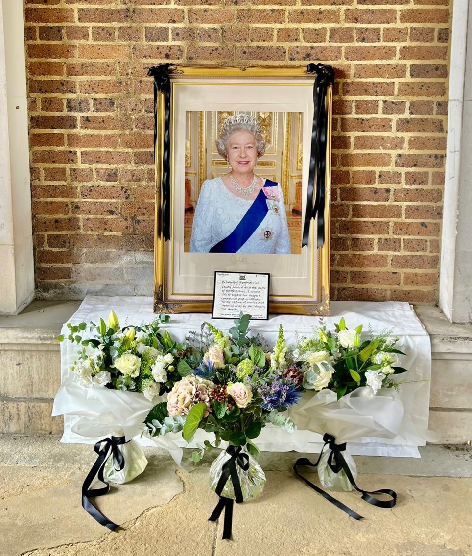Hertfordshire residents wishing to express their condolences can do so online at lord-lieutenant-herts.org.uk/remembrance 

Residents are also invited to leave tributes such as flowers in the dedicated area at County Hall, Hertford, in memory of Her Majesty The Queen.