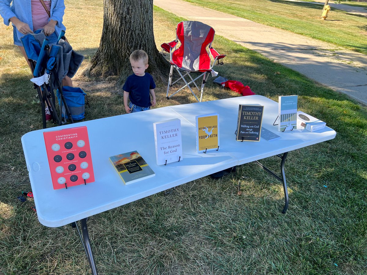 Grace4Dearborn's tweet photo. Our book give away table this morning at Henry Ford College. Anything you would add? https://t.co/DkFoLGlPAn