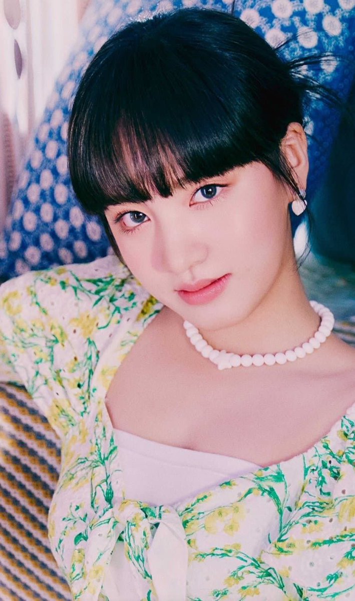thinkingabtliz's tweet photo. she always has the prettiest concept pics

#LIZ #리즈 #아이브 #IVE https://t.co/NFhVpCNOU1