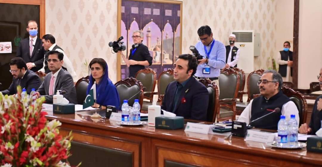 PPPSindhPK's tweet photo. FM @BBhuttoZardari met the UNSG @antonioguterres and informed him about the ongoing climate catastrophe in 🇵🇰. 

He exchanged views on dealing with climate crisis, Mobilization of funds for reconstruction, rehabilitation and adaptation in the wake of floods in 🇵🇰 https://t.co/VW3pIEk4vj