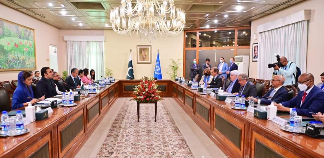 PPPSindhPK's tweet photo. FM @BBhuttoZardari met the UNSG @antonioguterres and informed him about the ongoing climate catastrophe in 🇵🇰. 

He exchanged views on dealing with climate crisis, Mobilization of funds for reconstruction, rehabilitation and adaptation in the wake of floods in 🇵🇰 https://t.co/VW3pIEk4vj