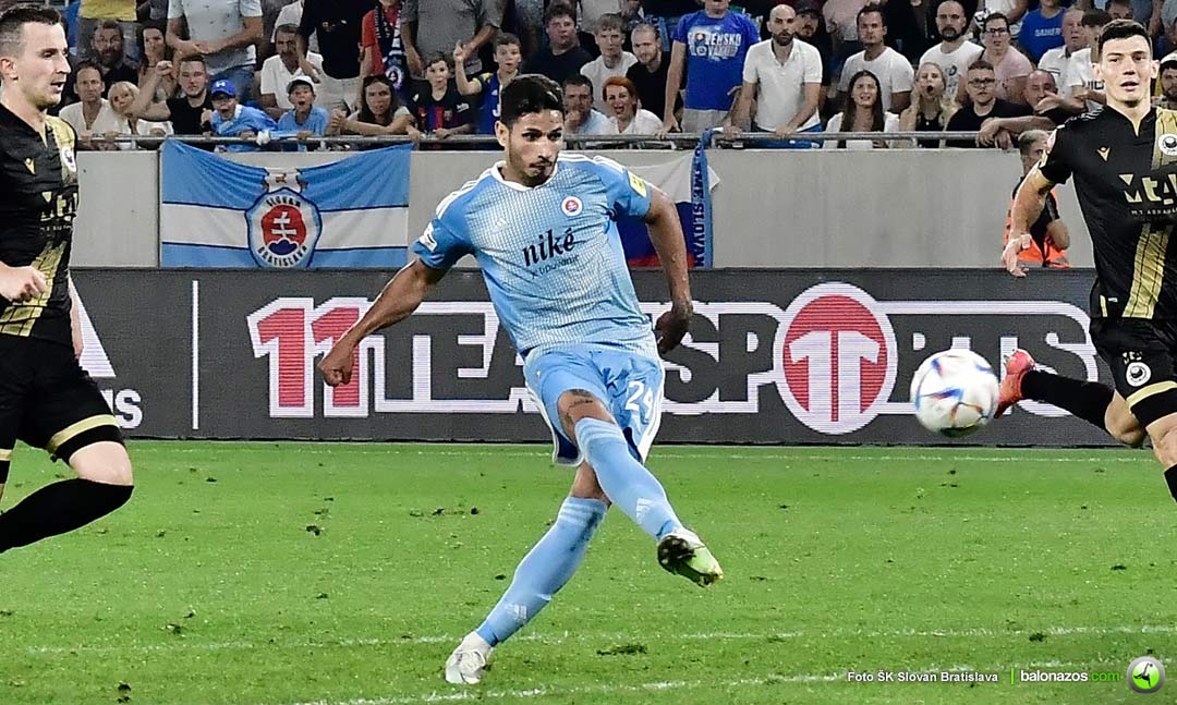 Balonazos's tweet photo. Eric Ramírez y Alex González tuvieron acción en primera fecha de la UEFA Conference League.
#VinotintosExt
#EricRamirez
#ConferenceLeague
🔗 https://t.co/ESPGOi9luE https://t.co/CTUKxZxjHx