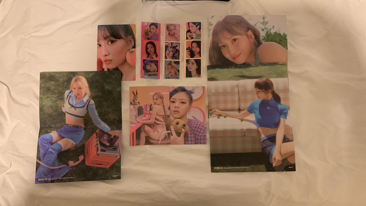 Tradingkpop2's tweet photo. WTT Twice ✨✨

Have: in photo

Want: Chaeyoung wl
                                                             
Worldwide: Yes ☺️

Location: Spain 

Please DM me if you’re interested!!
@TWICE_trades @Twicetradeonce https://t.co/ZXGZWJpbD9