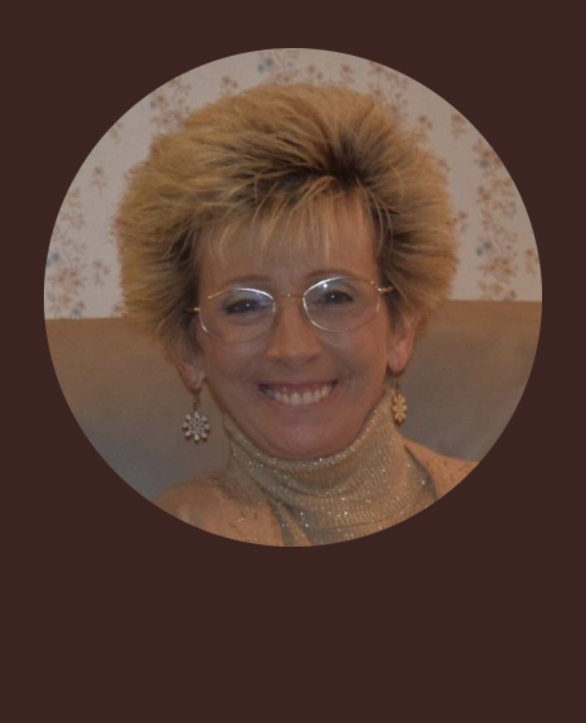 TheChixieDick's tweet photo. @TennIdaho @LandonStarbuck @tennesseetech Pam’s shocked face that a performance space in 2022 shows performers performing to an audience who want to be there. https://t.co/aWoYLigUsc