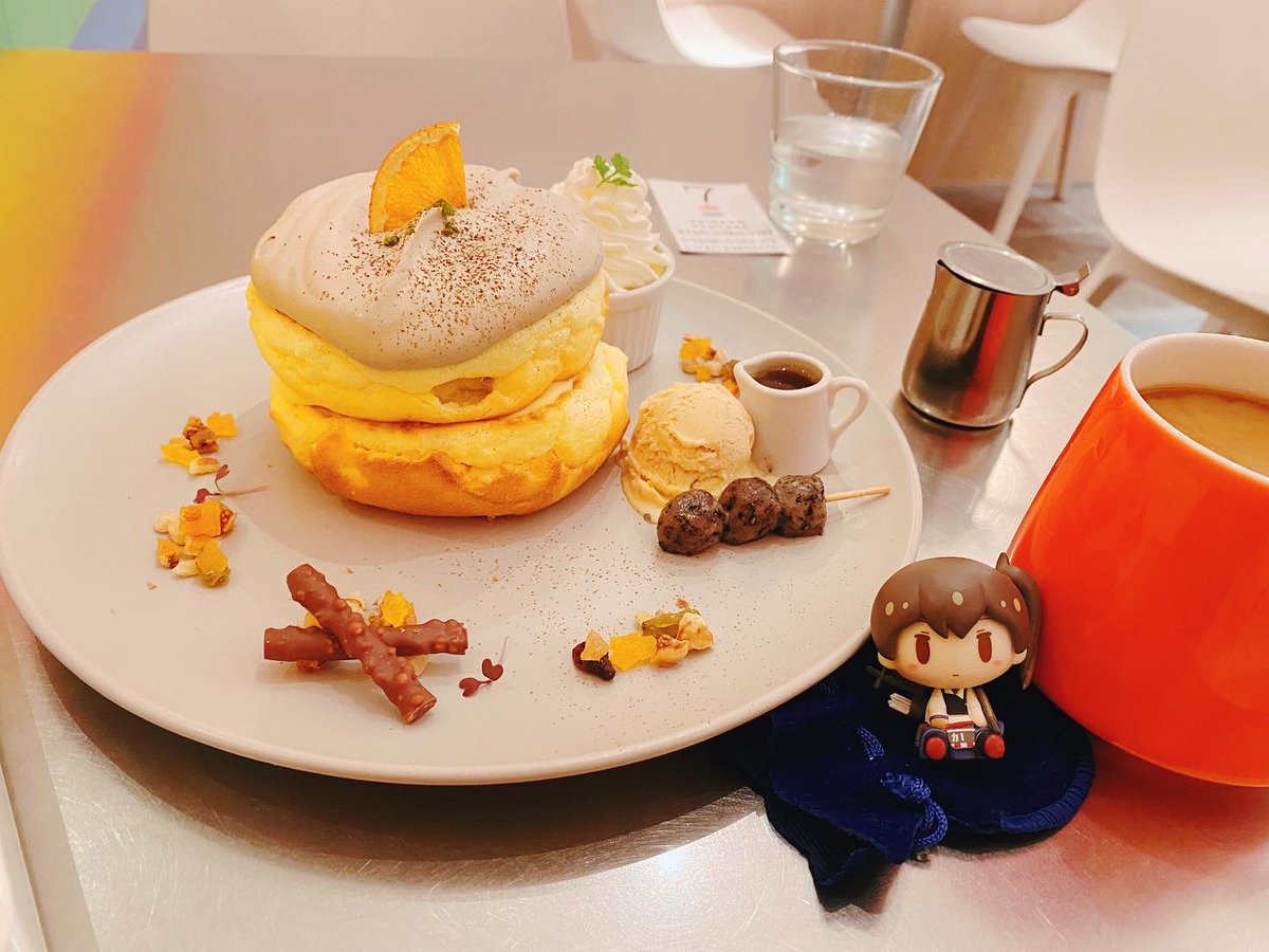 加賀(艦隊これくしょん) 「ほうじ茶のパンケーキめっちゃ美味しかったね加賀さん 」|マスクザＪのイラスト