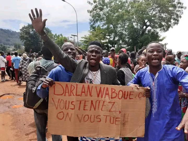 Franchement c’est exagéré.
Je condamne avec la plus grande fermeté l’exploitation abusive de la vulnérabilité des jeunes dans ces manœuvres ignobles. C’est ça l’éducation à donner aux jeunes? 
N’oublions pas que chaque médaille à son revers.