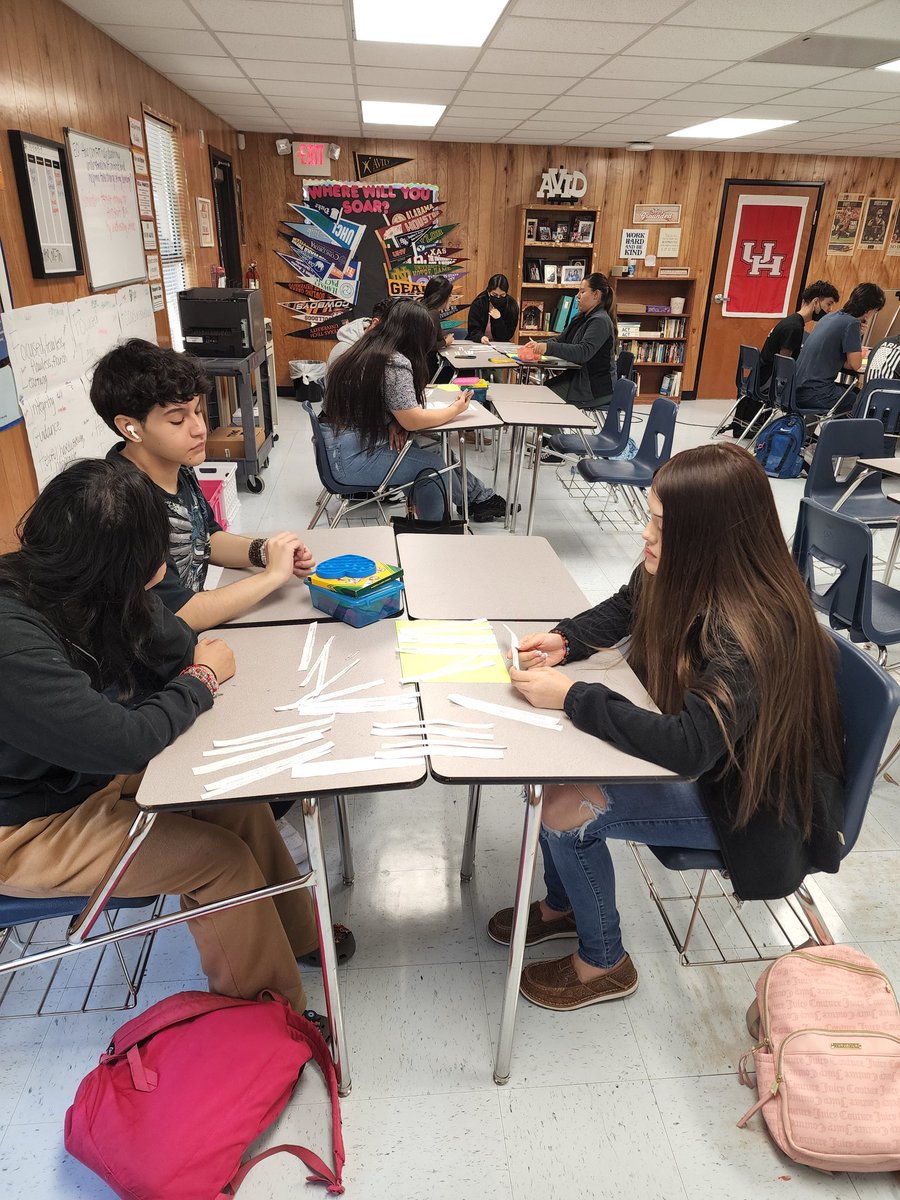 SRHSAVID18's tweet photo. AVID Jrs solved a mystery today. They used collaboration, reading, organization &amp; inquiry to reach their conclusions. The conversations were awesome! #srhsavid #avidrocks #TexanTempo @AVID4College @SamRayburn_HS @VReyes15 @KeonWortham3 https://t.co/4ZewyOE9jj