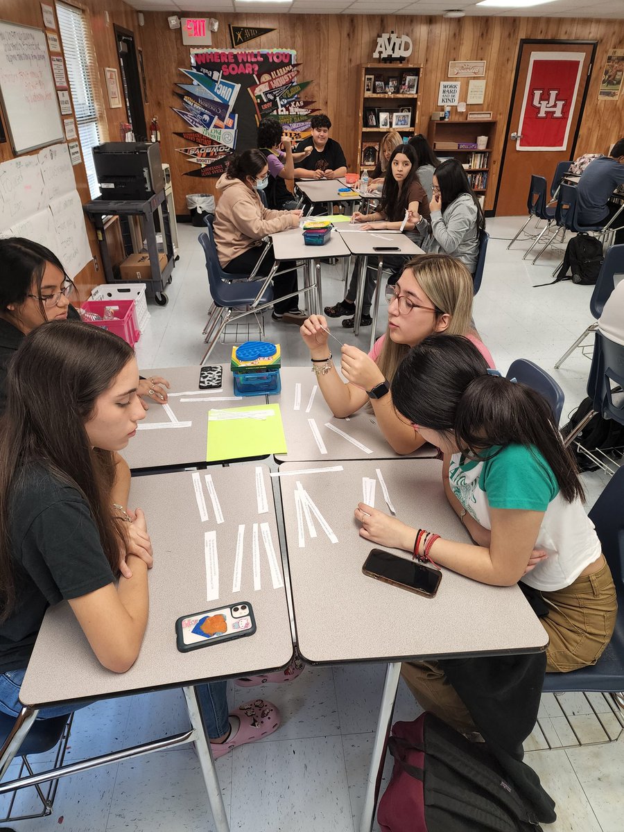 SRHSAVID18's tweet photo. AVID Jrs solved a mystery today. They used collaboration, reading, organization &amp; inquiry to reach their conclusions. The conversations were awesome! #srhsavid #avidrocks #TexanTempo @AVID4College @SamRayburn_HS @VReyes15 @KeonWortham3 https://t.co/4ZewyOE9jj
