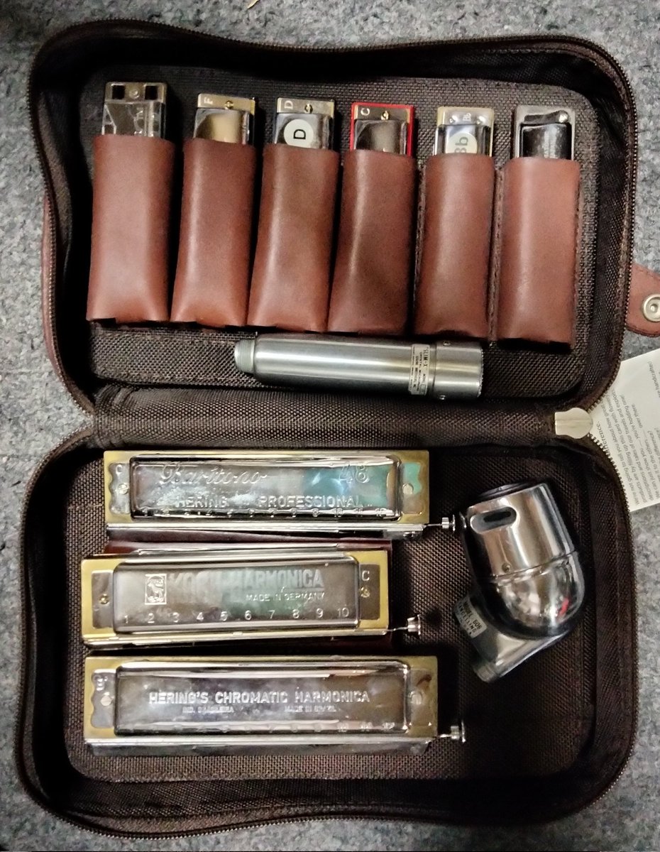 harpman0817's tweet photo. my old harmonica case !

have a nice weekend❗😎✌️🍻

#peteschmidt
#harmonica
#bluesharp
#chromatic
#hohner
#suzuki
#leeoskarharmonica
#heringharmonica https://t.co/krZLtNasHZ