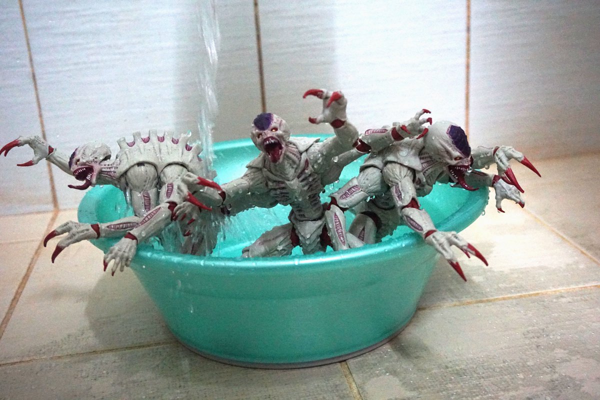 DinTyphoon's tweet photo. #McfarlaneToys #tyranid #genestealers https://t.co/PoBHoGP6xf