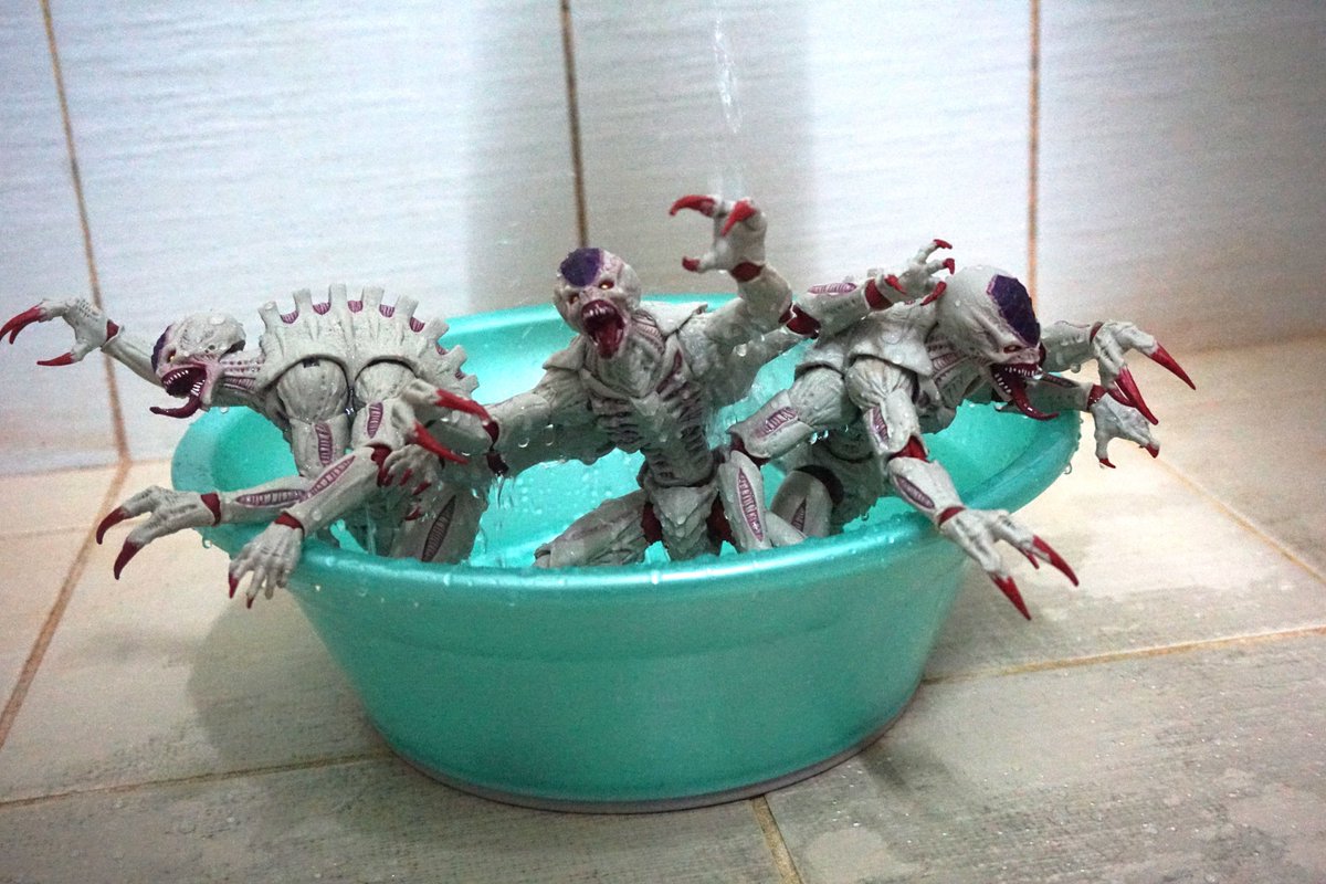 DinTyphoon's tweet photo. #McfarlaneToys #tyranid #genestealers https://t.co/PoBHoGP6xf