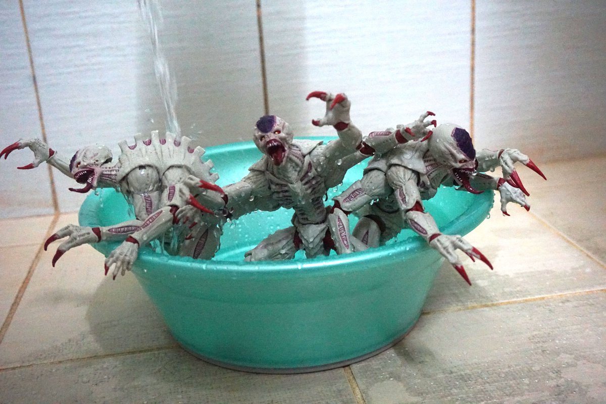 DinTyphoon's tweet photo. #McfarlaneToys #tyranid #genestealers https://t.co/PoBHoGP6xf