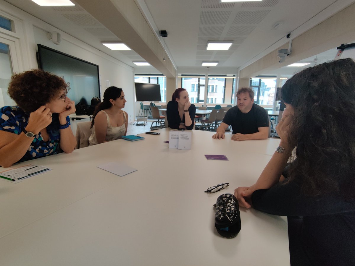 For this last day of #ReDMIL2022 we propose two parallels media education activities : about #algorithms with @jerry_jacques and
#designfiction with @geraldine_wck