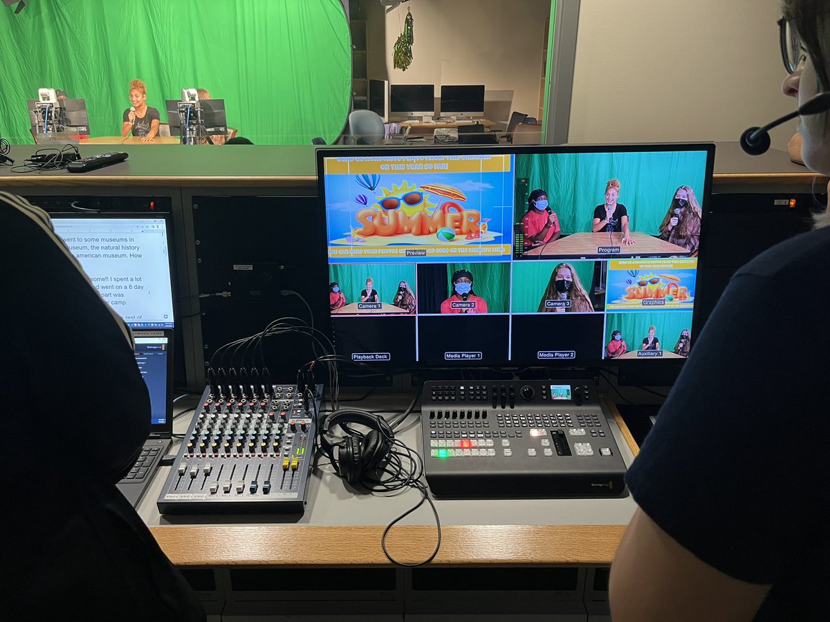 DigiTechArman's tweet photo. New studio season has begun at Edison high school. Glad to be training the new students this morning @FCPS_ETMSS https://t.co/O2Vzg5WlTj