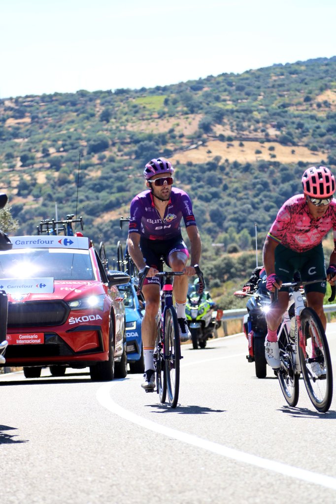 Burgos Burpellet BH (@burgosbh) on Twitter photo #LaVuelta22
👏🏻 ¡Enorme esfuerzo <a href="/oka_ander/">Ander Okamika</a>! Su intento, ya neutralizado, animó la jornada.
👉🏻 Pelotón seleccionado y agrupado ya a menos de 50km. ¿Habrá esprint?
📸 <a href="/AlvaroCycling/">Álvaro García</a>. #LaVuelta22
👏🏻 ¡Enorme esfuerzo <a href="/oka_ander/">Ander Okamika</a>! Su intento, ya neutralizado, animó la jornada.
👉🏻 Pelotón seleccionado y agrupado ya a menos de 50km. ¿Habrá esprint?
📸 <a href="/AlvaroCycling/">Álvaro García</a>.
