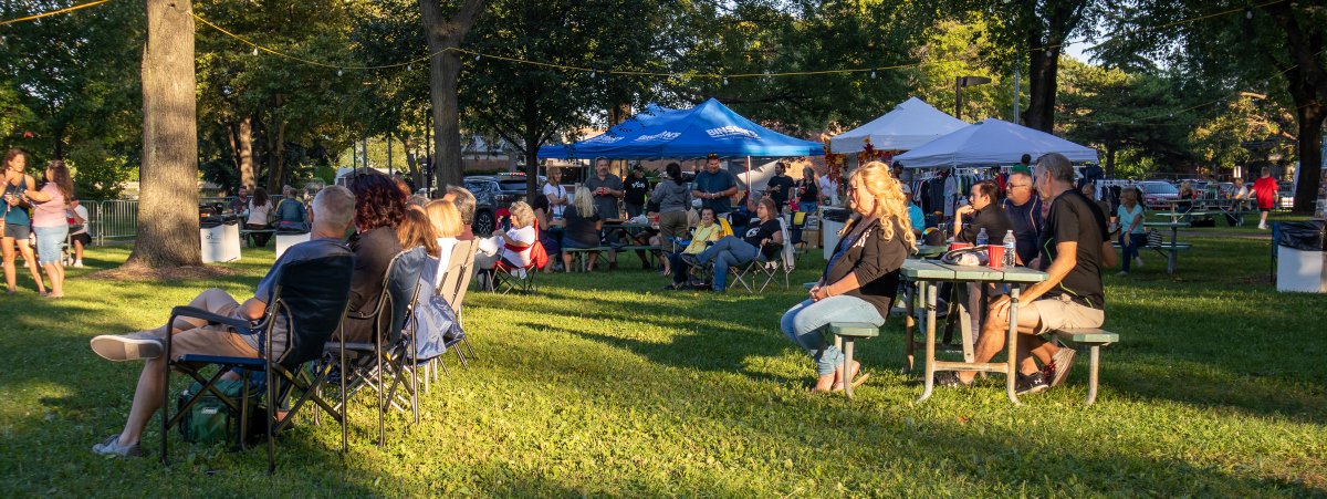 CenterLine48015's tweet photo. Center Line Festival Foundation Presents BEER FEST!!! Saturday, September 17 from noon to 11 PM! Beer, adult beverages, music, food and a cornhole tourney!!
Designated drivers get free pop and water!!! https://t.co/HS9H904g0g