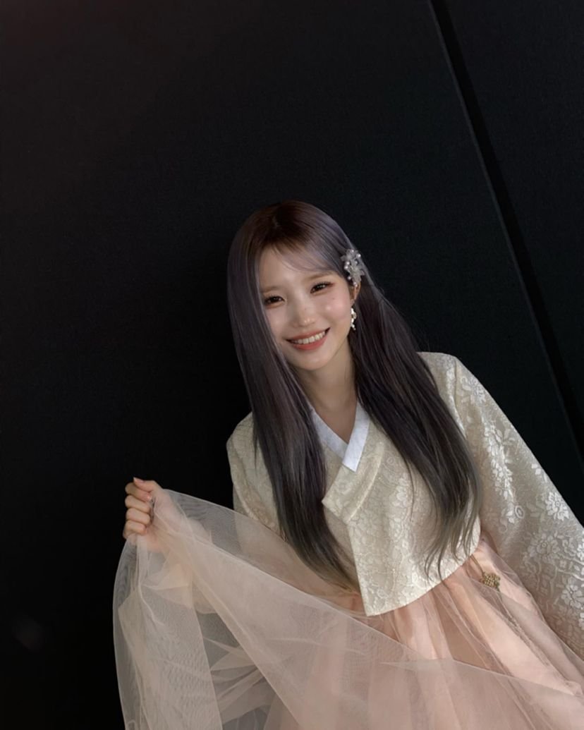 WeThinkFromis's tweet photo. @ shy9_29 instagram update 💬 행복한 한가위 보내세요💕 https://t.co/ghNCBXqv0n
