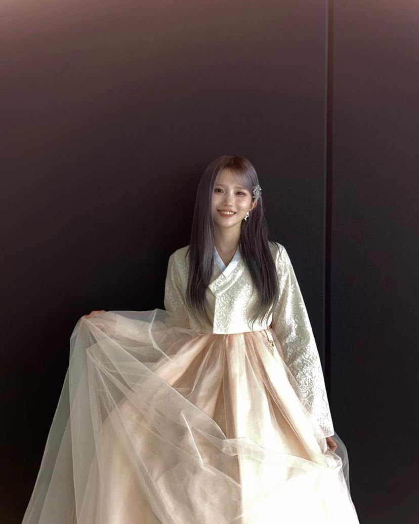 WeThinkFromis's tweet photo. @ shy9_29 instagram update 💬 행복한 한가위 보내세요💕 https://t.co/ghNCBXqv0n