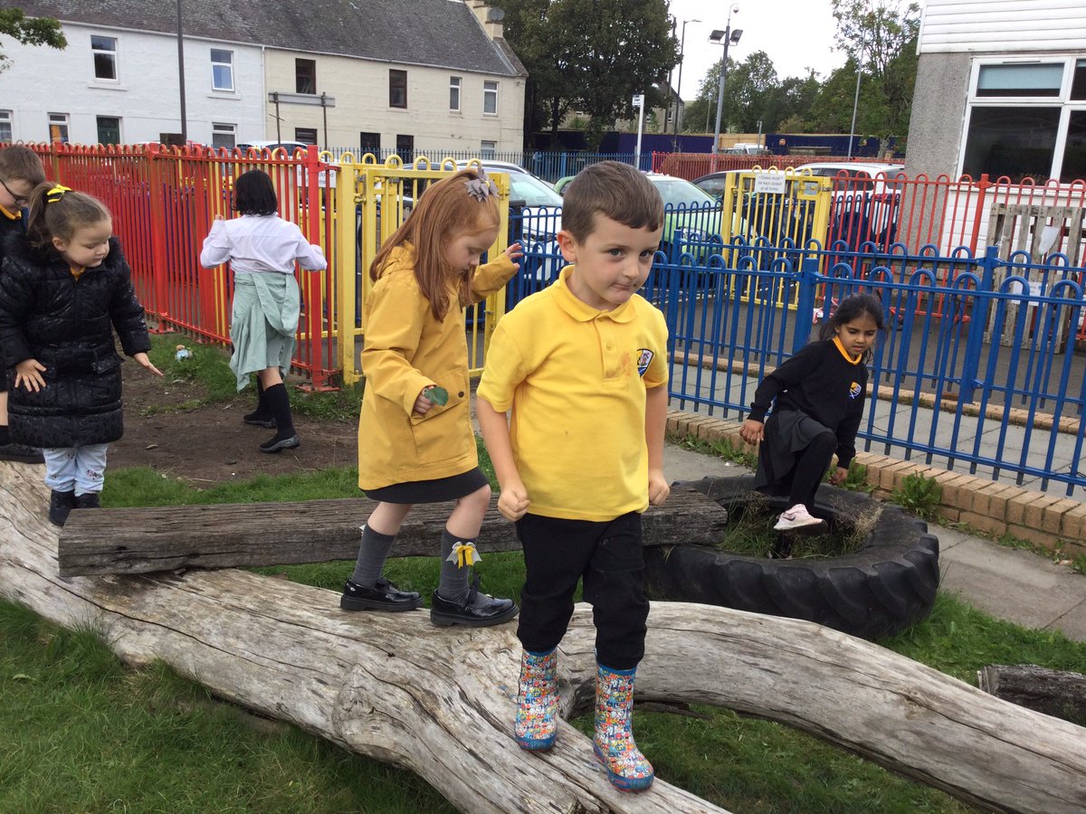 neilston_madras's tweet photo. P1b had a fabulous time in the nursery forest this afternoon. Lots of climbing, crawling, balancing and jumping! #muddymovers ๐ณ https://t.co/8jUS0TycJS