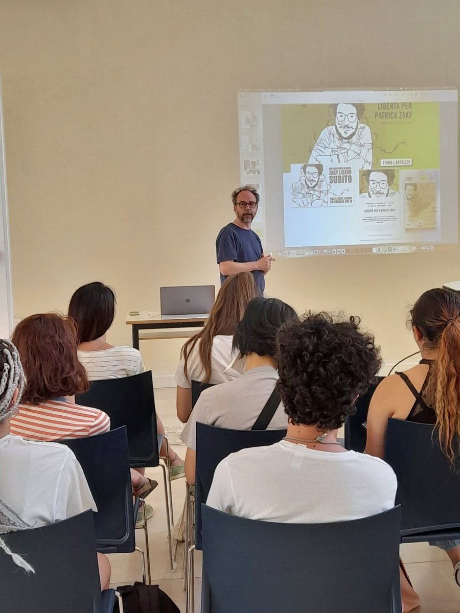LucaBrindisino's tweet photo. A settembre e ottobre ogni venerdì su @radiosonar_net i podcast con i talk della 1° edizione di #DalMareComicsFestival: cominciamo parlando di #graphicjournalism e #politicalcomics con #GianlucaCostantini
👉https://t.co/6JyY9HGdyM
#comics #fumetti #graphicnovels #bandedessinée https://t.co/ZuN6ASROil