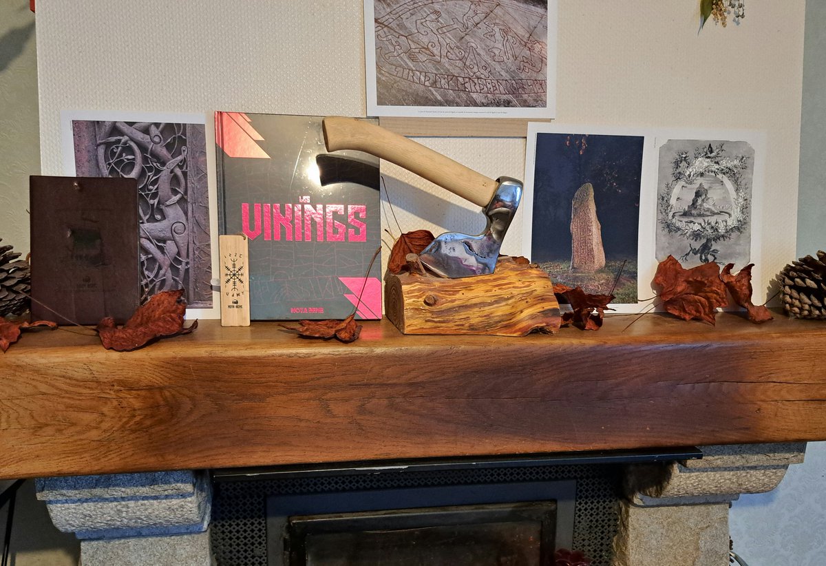 onefeetinspace's tweet photo. @NotaBeneMovies @CalieSineNomine Bien reçu le livre et les goodies j'ai vraiment hâte de me plongée dans le livre https://t.co/JhgadUNPg8