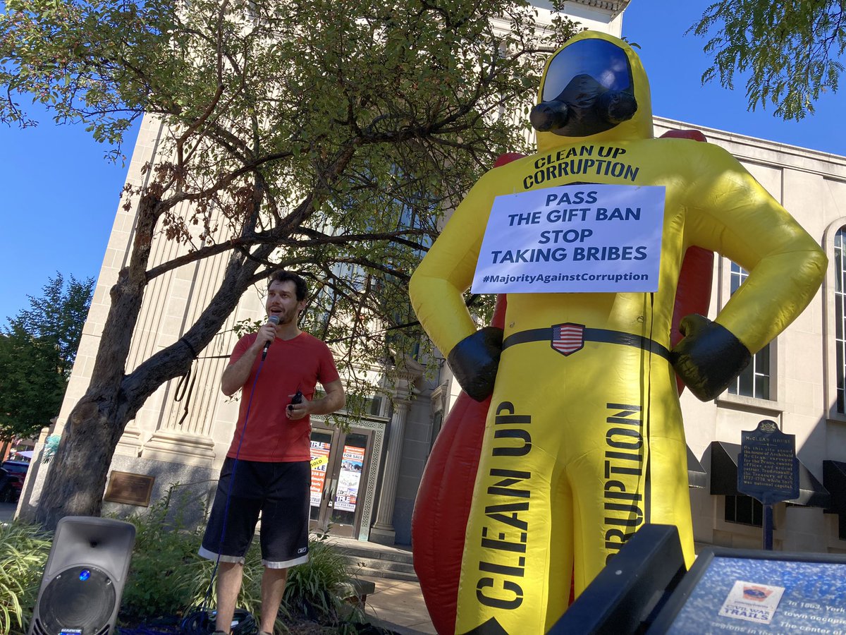 CleanupCarl's tweet photo. This thing is happening! Out here w/ @EndPACorruption and @mepollack to PASS THE GIFT BAN!!
Let’s do it PA!
#MajorityAgainstCorruption https://t.co/TmNMgaYM6m