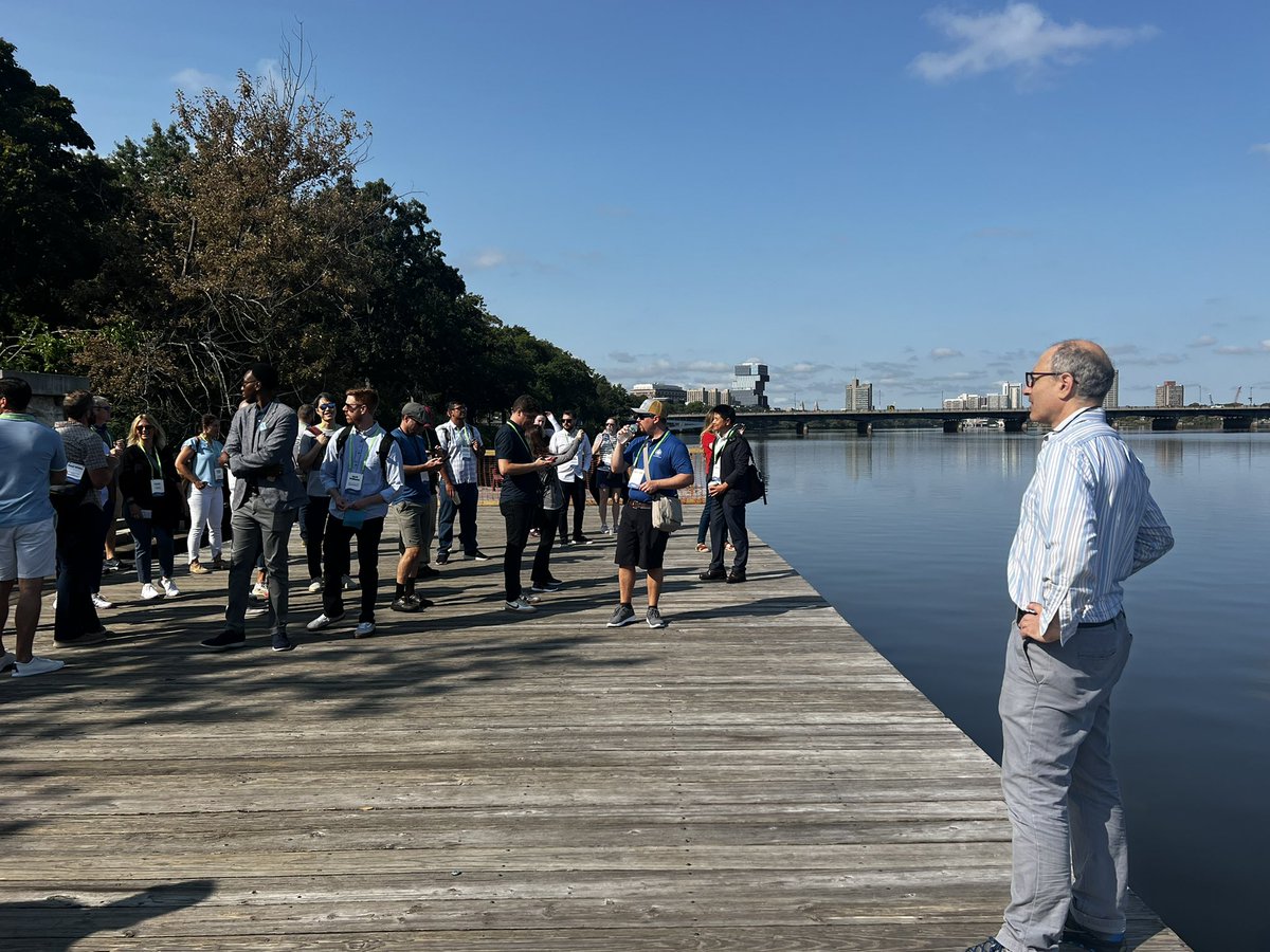 Day 2 of learning more about Boston and Cambridge protected bike lanes! <a href="/Superpedestrian/">Superpedestrian</a> <a href="/NACTO/">NACTO</a>
