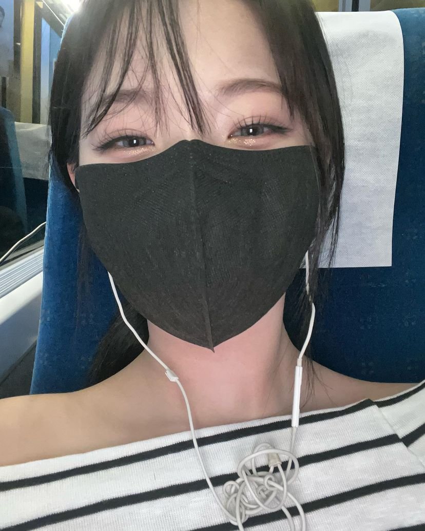 WeThinkFromis's tweet photo. @ jiheonnibaek instagram update 💬 한가위🌕 https://t.co/ceYPKtgjhS
