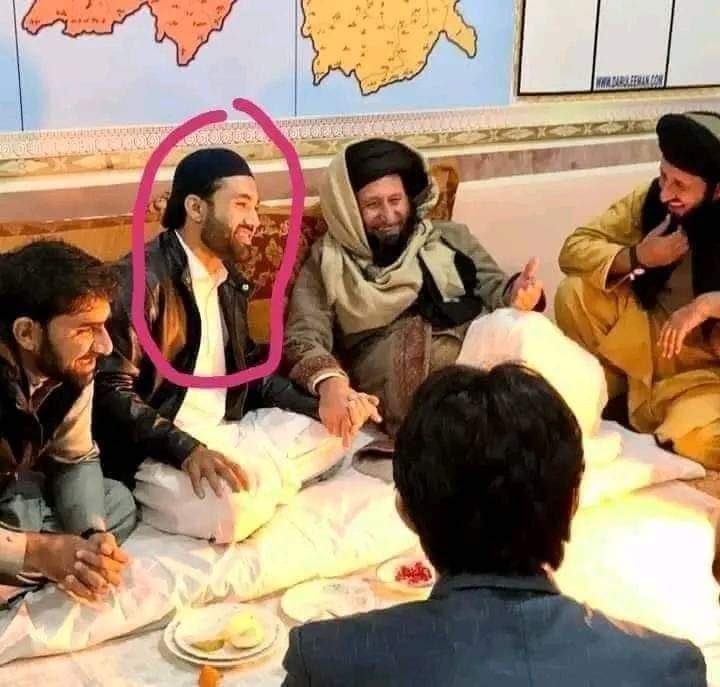 JUIPAK112's tweet photo. ان تینوں کھلاڑیوں کا تعلق علماء دیوبند کے ساتھ ہیں
شاہین شاہ افریدی پیر سینئر رہنما جمیعت علماء اسلام  شیخ القرآن والحدیث رفیع اللہ قاسمی صاحب ( حیات آباد فیز ١) اور محمد رضوان پیر مولانا مختار الدین شاہ صاحب  اور نسیم شاہ انکا والد صاحب بذات خود جمیعت علماءاسلام جنرل سیکرٹری ہیں https://t.co/XJhdCwaPiJ