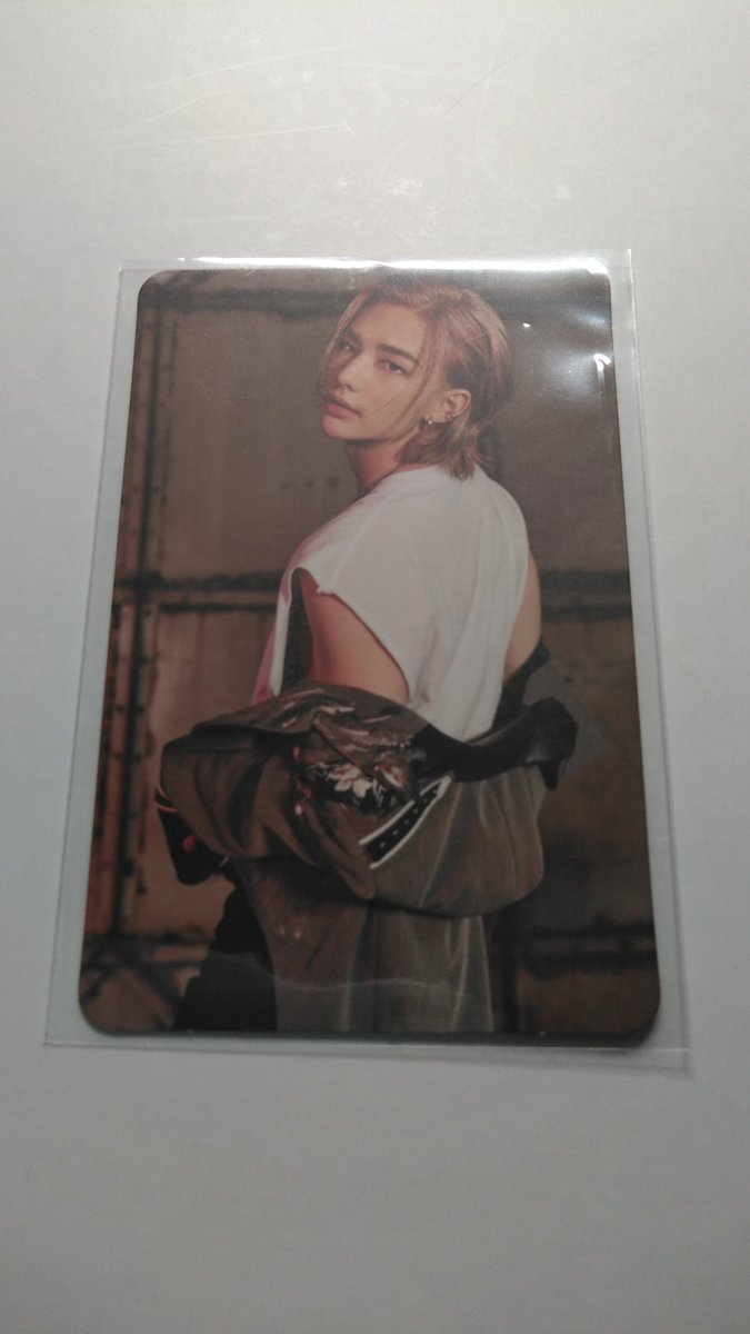 zuppi___817's tweet photo. @ra__kpop 始めまして。検索より失礼いたします。
当方、your choice  one sideのエスクプス君のお花のトレカを求めています。こちらのヒョンジン君と交換可能でしょうか？友人さんが求めているものであったので、ぜひご検討していただきたいです。よろしくお願いいたします🙇 https://t.co/22n8ZfzbP3