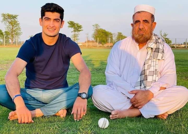 JUIPAK112's tweet photo. ان تینوں کھلاڑیوں کا تعلق علماء دیوبند کے ساتھ ہیں
شاہین شاہ افریدی پیر سینئر رہنما جمیعت علماء اسلام  شیخ القرآن والحدیث رفیع اللہ قاسمی صاحب ( حیات آباد فیز ١) اور محمد رضوان پیر مولانا مختار الدین شاہ صاحب  اور نسیم شاہ انکا والد صاحب بذات خود جمیعت علماءاسلام جنرل سیکرٹری ہیں https://t.co/XJhdCwaPiJ