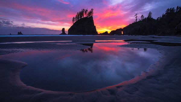 josephrossbach's tweet photo. New artwork for sale! - "Olympic Coast Sunset Seastacks" - https://t.co/zxgDebDme3 @fineartamerica https://t.co/mSSMeBShBq