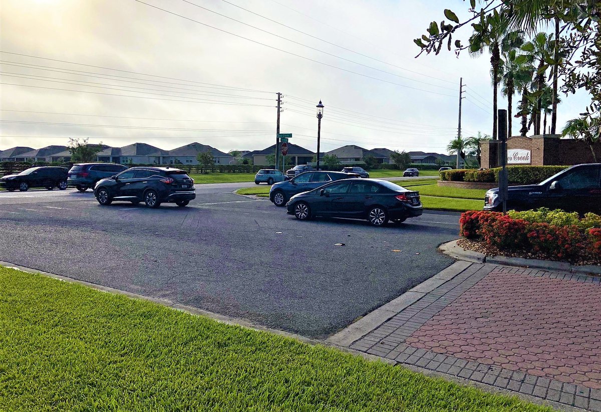 CityofStCloudFL's tweet photo. City Manager Veronica Miller announced at City Council meeting that Osceola County has  agreed to install a temporary traffic signal at Canoe Creek Road at Deer Creek immediately. The signal should be up in a few weeks. The permanent signal will be installed in early 2023. https://t.co/1ygvQgchOm