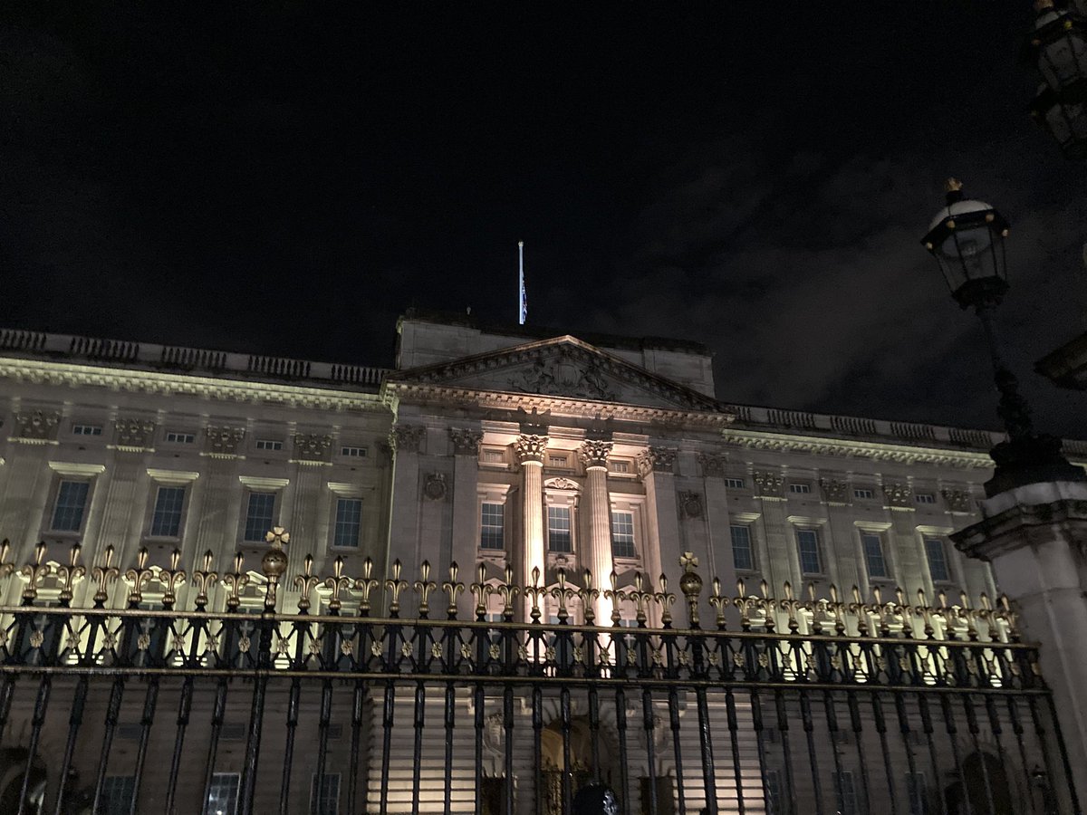 RIP Queen Elizabeth serving right to the end!  <a href="/RoyalFamily/">The Royal Family</a> our thoughts &amp; prayers are with you all