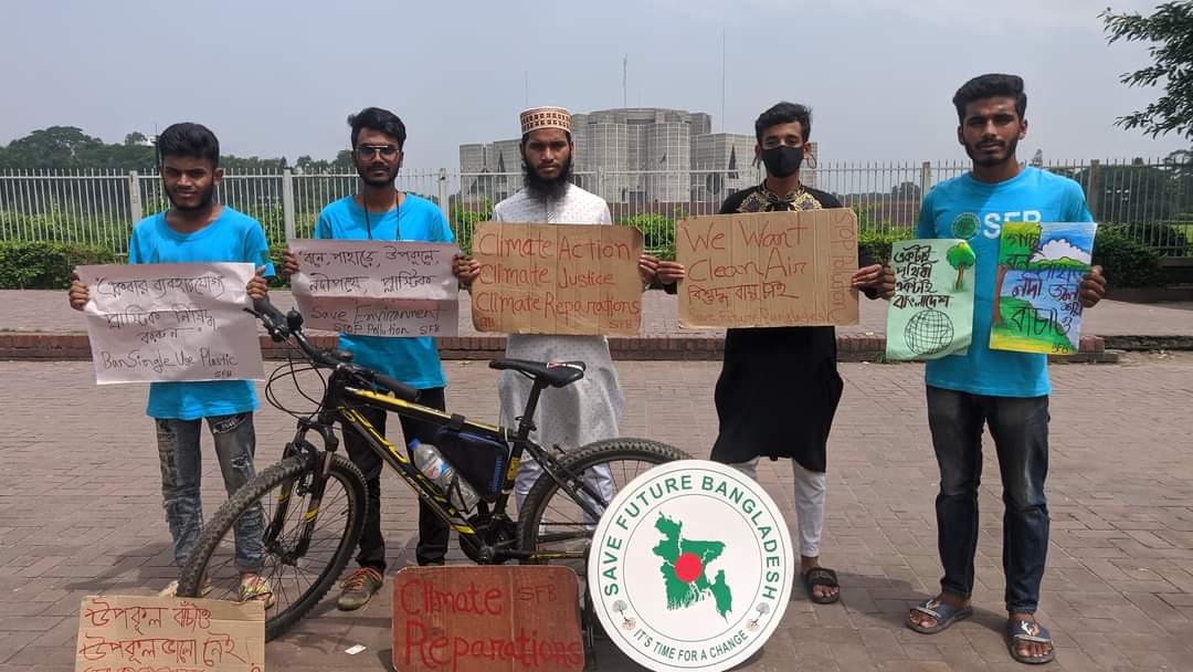 MdJoniHossain's tweet photo. #ClimateStrike in front of the National Parliament building of #Bangladesh.
Our Demand: #ClimateJustice, #CleanAir, #BanSingleUsePlastics, #SaveEnvironment, #StopPollution, #SaveRiver, #SaveForest, #SaveHills, #SaveWildlife.
#SaveFutureBangladesh #MapaVoice
#PeopleNotProfit! https://t.co/hTGWLKCQlW